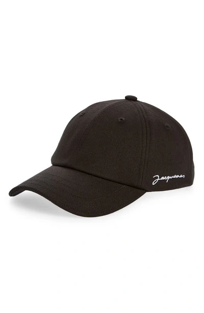 Jacquemus La Casquette Logo Adjustable Baseball Cap In Black