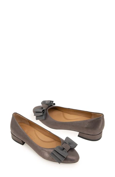 Gentle Souls By Kenneth Cole Atlas Bow Detail Pump In Brown Metal