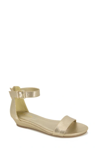Reaction Kenneth Cole Great Viber Ankle Strap Sandal In Soft Gold