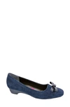 Ros Hommerson Tulane Bow Pump In Navy Suede