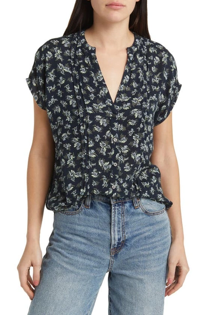 Treasure & Bond Allover Print Short Sleeve Top In Navy- Beige Lillith Floral