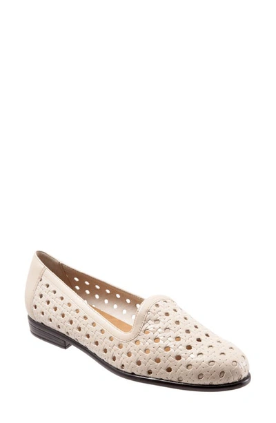 Trotters Liz Flat In Beige