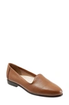 Trotters Liz Flat In Tan Leather