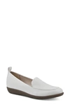Cliffs By White Mountain Twiggy Moc Toe Flat In White Grainy