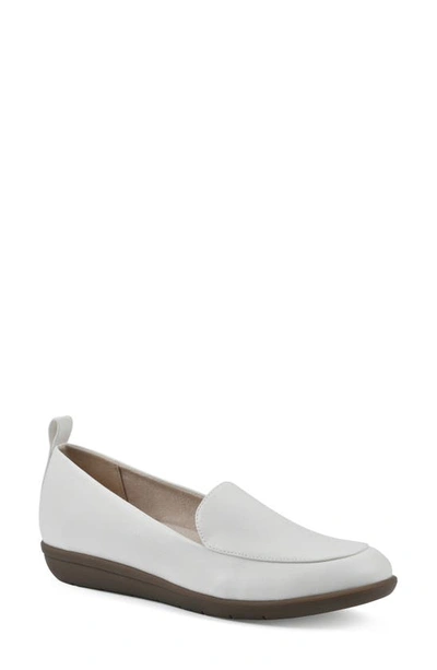 Cliffs By White Mountain Twiggy Moc Toe Flat In White/ Grainy
