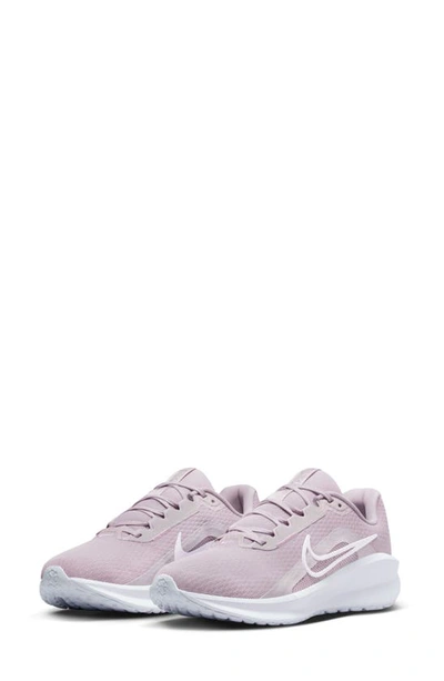 Nike Downshifter 13 Sneaker In Platinum Violet/ White/ Photon