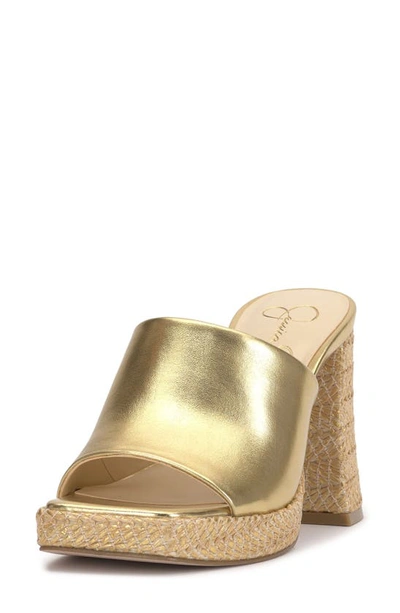 Jessica Simpson Kashet Platform Slide Sandal In Gold Mnappu