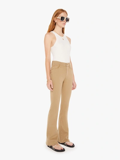 Mother The Weekender Sneak Prairie Sand Jeans In Beige