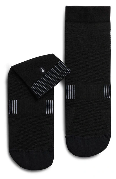 On Ultralight Crew Socks In Black/ White