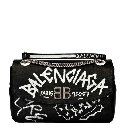 Balenciaga Graffiti Bb M Shoulder Bag In Nero-bianco