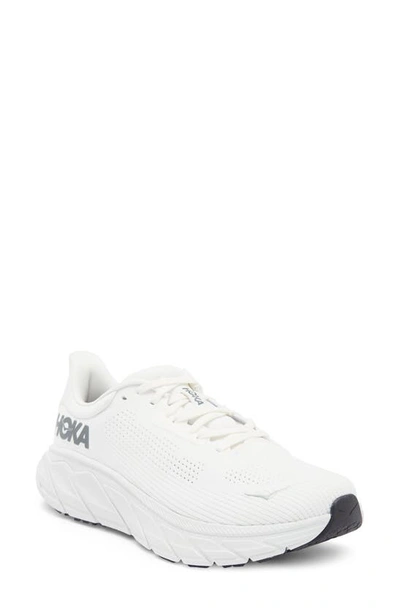 Hoka Arahi 7 低帮运动鞋 In Blanc De Blanc / Steel Wool