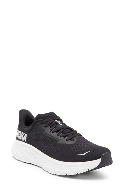 Hoka Arahi 7 Running Shoe In Black / White