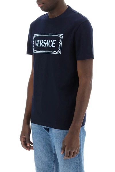 Versace T Shirt Con Logo Ricamato In Blue