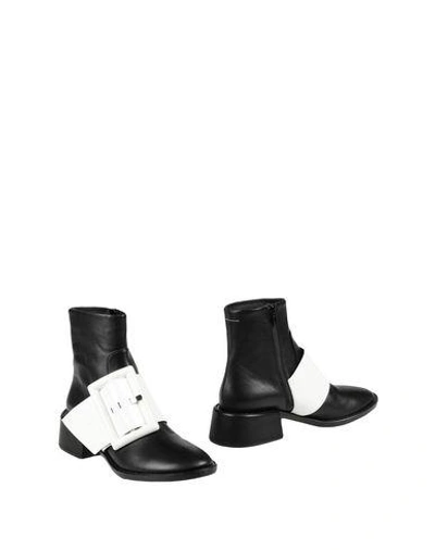 Maison Margiela Ankle Boot In Black