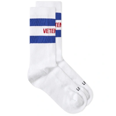 Vetements Iconic Logo Socks In White/navy