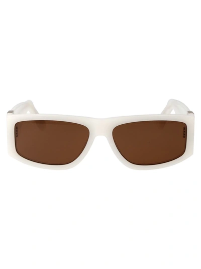 Gcds Gd0037 Sunglasses In 21e Bianco/marrone