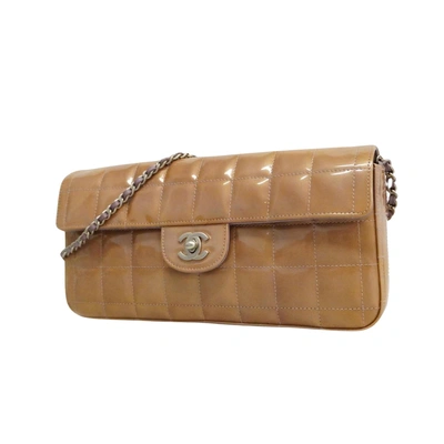Pre-owned Chanel Chocolate Bar Beige Patent Leather Shoulder Bag ()