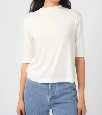 Mod Ref Temple Top In Ivory In White