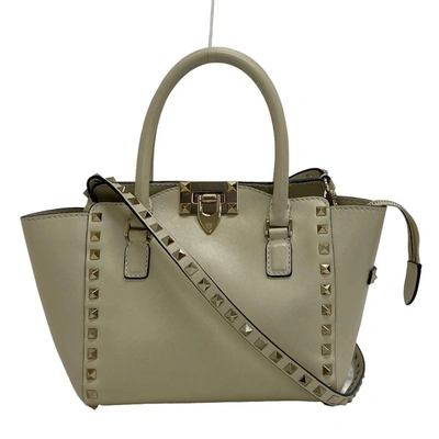 Valentino Garavani Rockstud Leather Shoulder Bag () In Beige