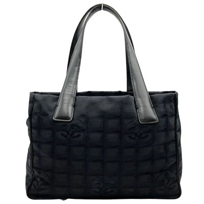 Pre-owned Chanel Travel Line Synthetic Shoulder Bag () In Black
