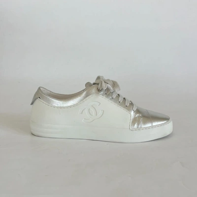 Pre-owned Chanel White And Silver Rubber And Leather Low Top Sneakers, 38