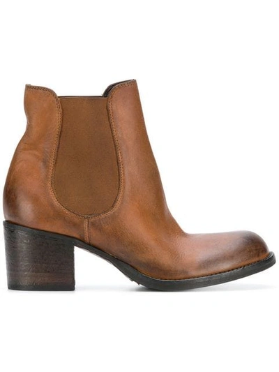 Strategia Olivin Wash Boston Boots In Brown