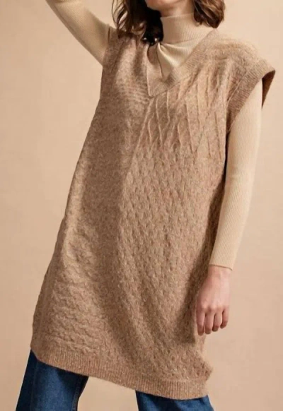 Gigio Knit Sweater Vest Tunic In Camel In Beige