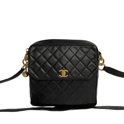 Pre-owned Chanel Camera Leather Shoulder Bag () In Black