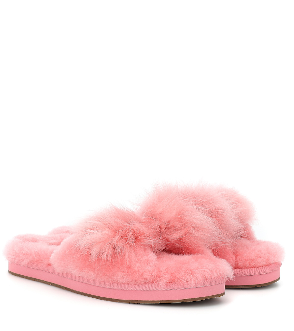 pink fuzzy ugg slippers