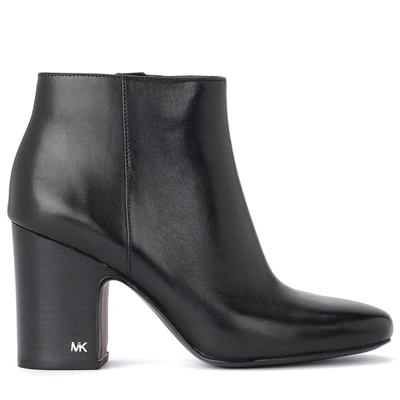 Michael Kors Elaine Black Leather Ankle Boots Block Heel And Metal Zip On The Internal Side.