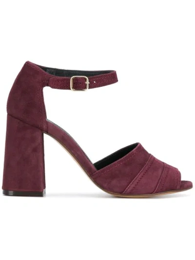 Tila March Lilas Sandals In Red