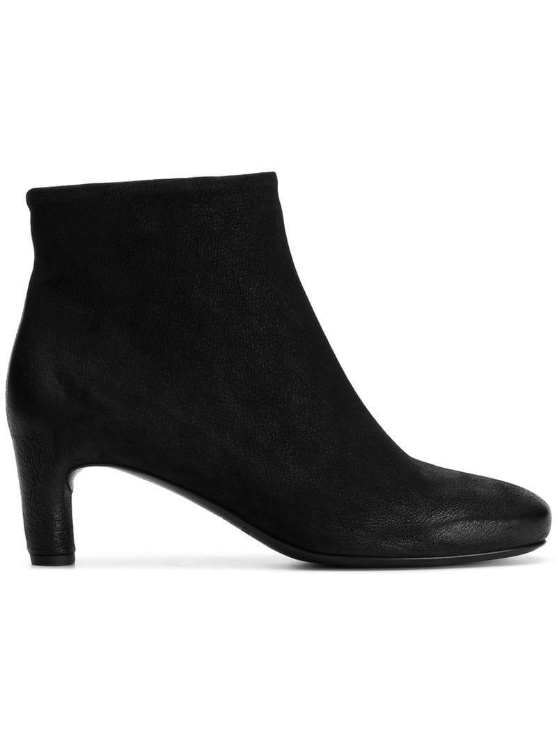 small heel chelsea boot