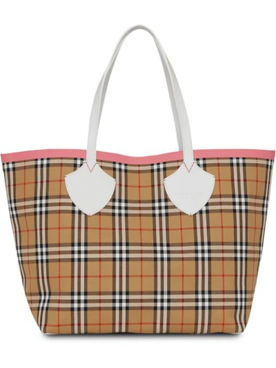 Burberry The Giant Reversible Tote In Vintage Check In Chalk White/bright Coral Pink