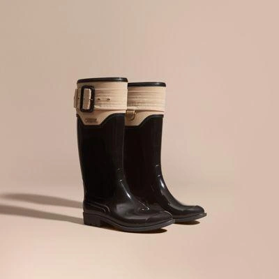 Burberry Trench Belt Detail Rain Boots In Black/honey
