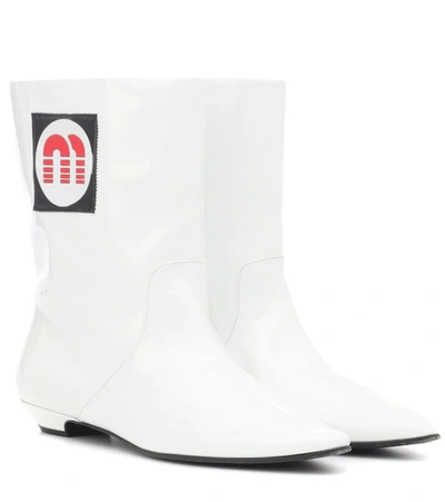 Miu Miu Logo-appliquéd Patent-leather Ankle Boots In Bianco