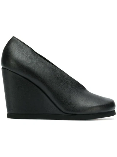 Peter Non Wedged Pumps - Black