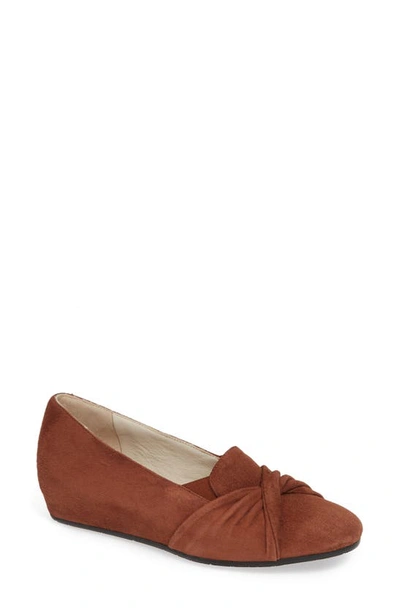 Amalfi By Rangoni Valeria Twist Wedge Loafer In Cinnamon Suede