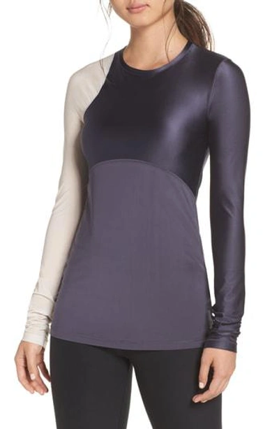 Mujer joven Es decir silencio Nike Pro Hypercool Glamour Tee In Gridiron/ Desert Sand/ Black | ModeSens