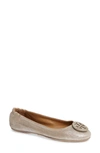 Tory Burch Minnie Travel Ballet Flats With Logo In Metallic Perfect Sand
