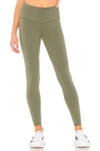 Alo Yoga 7/8 Airbrush Legging In Green