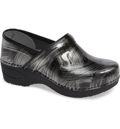 Dansko Pro Xp 2.0 Clog In Pewter Brush Patent Leather