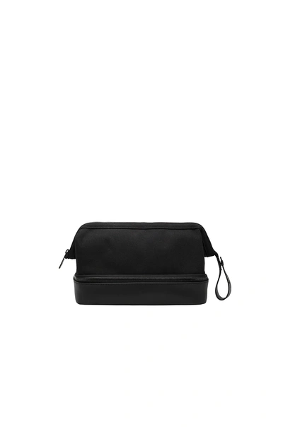 Beis The Dopp Kit In Black.