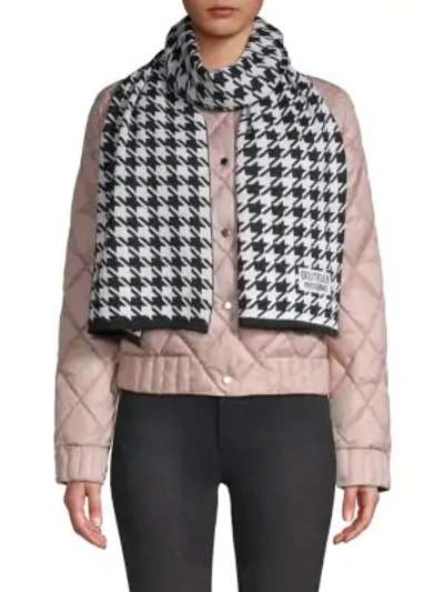 Moschino Houndstooth Knit Scarf In White Black