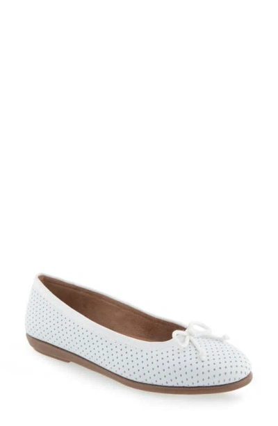 Aerosoles Homebet Bow Flat In White Perf