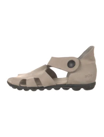 Pre-owned Arche Suede In Neutrals