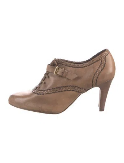 Pre-owned Arezzo Leather Pumps In Neutrals