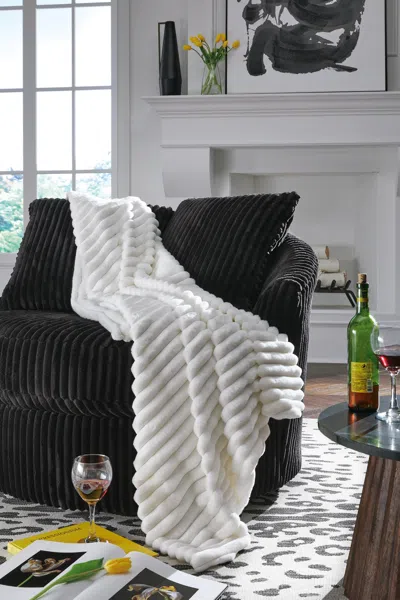 Ashley Alsonwell Throw In White