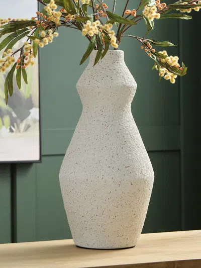 Ashley Dawthorne Vase In Cream