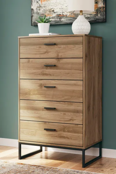 Ashley Deanlow 5 Drawer Chest Of Drawers In Honey