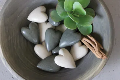 Ashley Hand Carved Stone Hearts Set In Black/gray